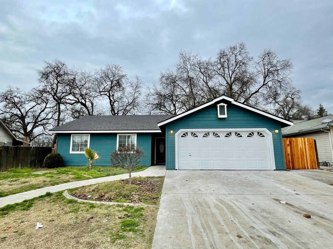 Primary Photo - 2800 E Valley Oaks Dr