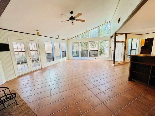 Foto del edificio - 806 Fleetwood Pl Dr