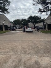 Building Photo - 10821 Braes Bend Dr