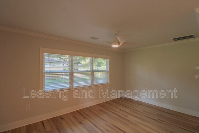 Building Photo - 1757 Skinner Ave