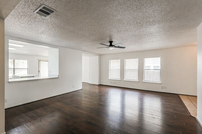 Foto del edificio - Spacious 3 bedroom only 8 miles from Randolph Air Force Base