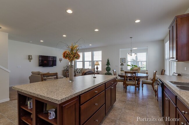 Foto del edificio - 2559 Silver Loch Rd