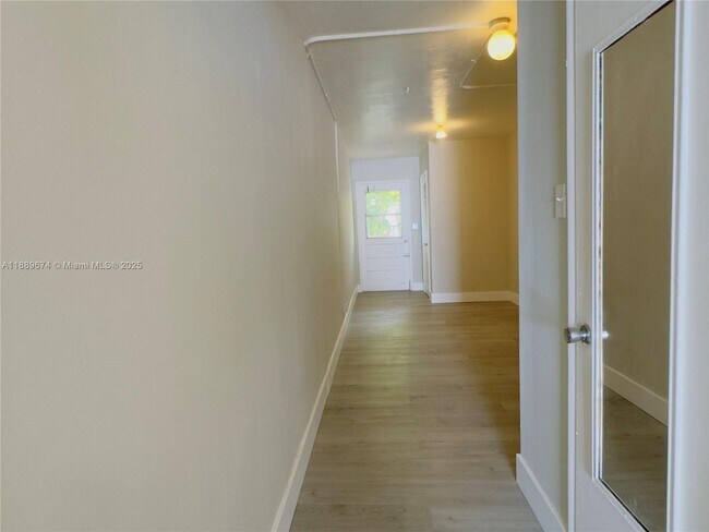 Foto del edificio - 4317 NE 21st Ave