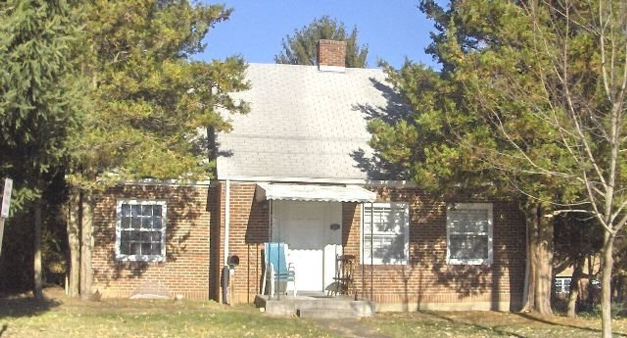 Foto principal - 3 Bedroom 2 Bath Duplex