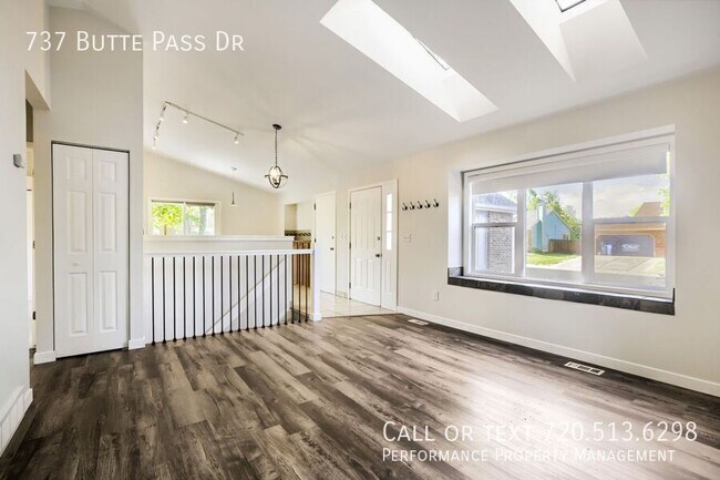Foto del edificio - 737 Butte Pass Dr
