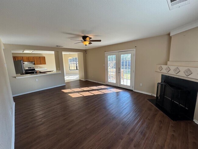 Building Photo - 491 Whispering Hollow Dr