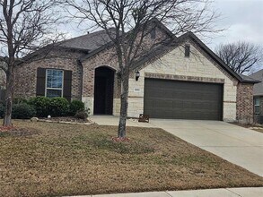 Building Photo - 6005 Fremont Dr