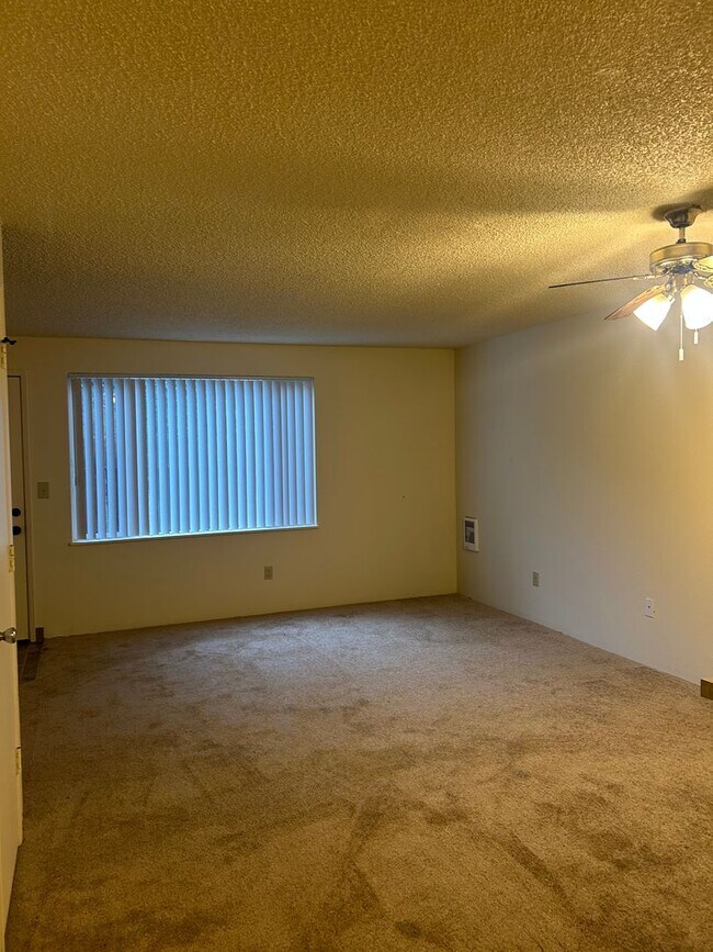 Building Photo - (749) Jackson Square - 2 Bedroom  / 1.5 Ba...