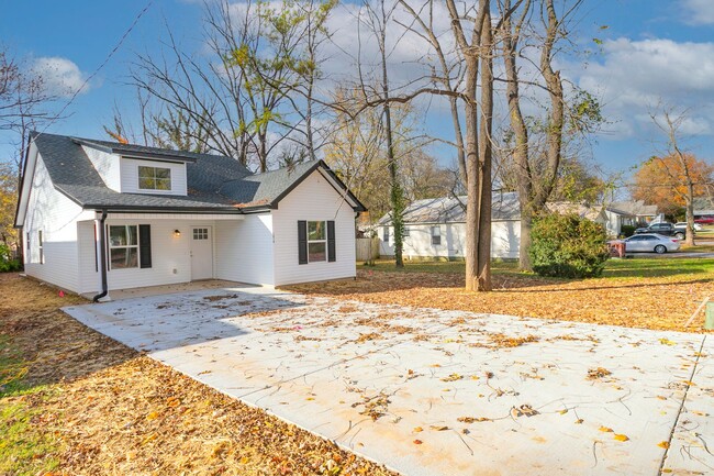 Building Photo - Charming Gallatin Home!