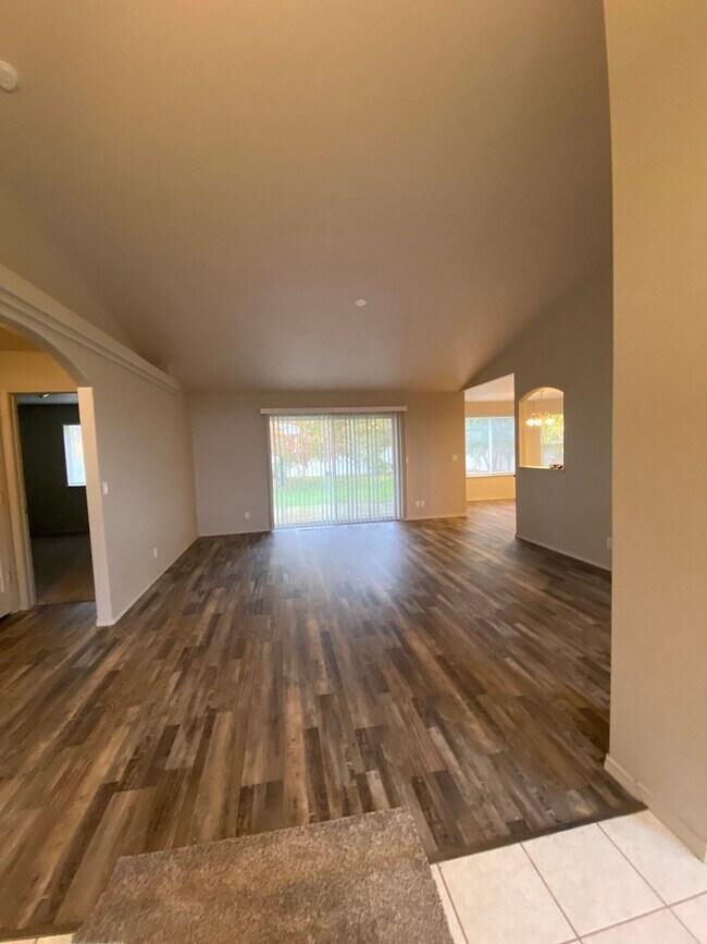 Foto del edificio - 2561 W Berkley Ln