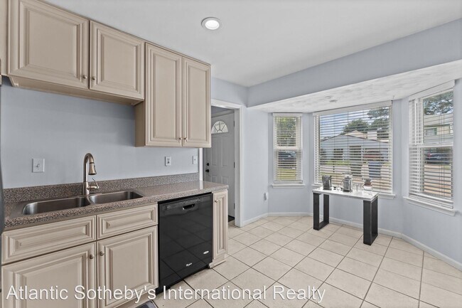 Building Photo - 2 br, 2.5 bath House - 894 Riverbend Road