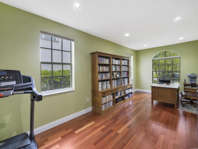 Building Photo - 2892 Shaughnessy Dr