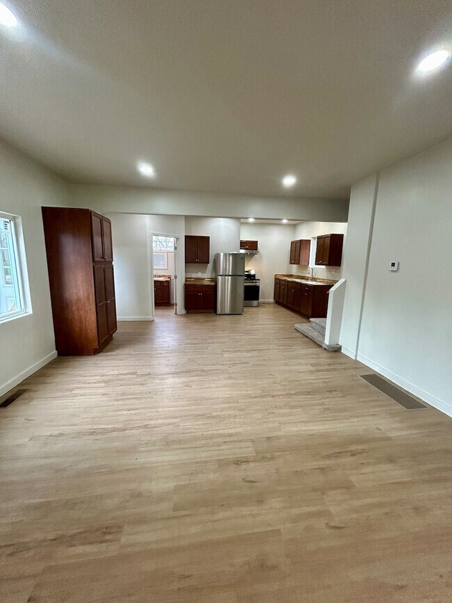 Foto del edificio - 1423 Mitchell Ave