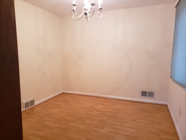 Foto del edificio - 343 Goldsmith Rd
