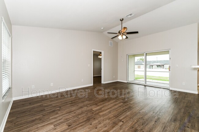 Foto del edificio - 1141 SW 6th Terrace