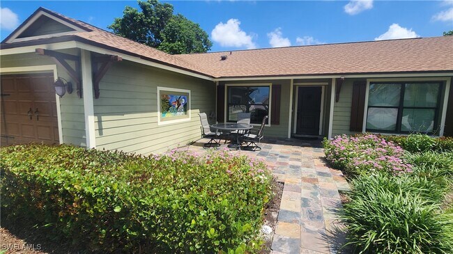 Foto del edificio - 521 Whitewater Way
