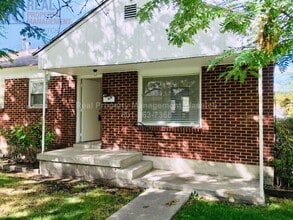 Building Photo - 1488 S Green St