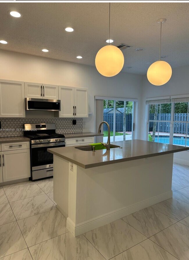 Building Photo - 4021 SW 153rd Ave