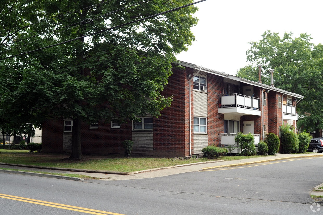 Cadillac Manor Apartments in Spring Valley, NY