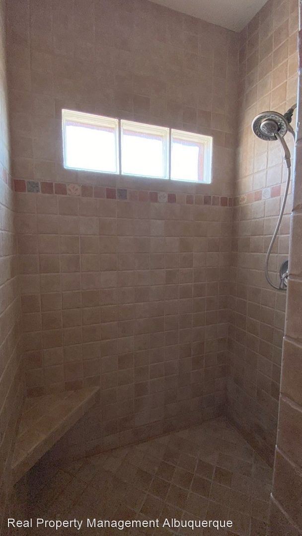 Building Photo - 3 br, 2 bath House - 145 Windmill Trail North