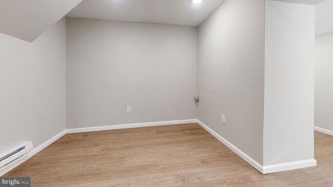 Building Photo - 1229 W Venango St