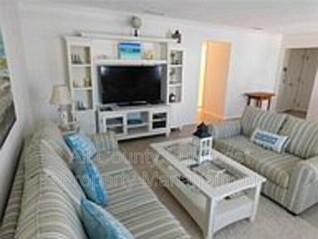 Building Photo - 5196 Beach Dr SE