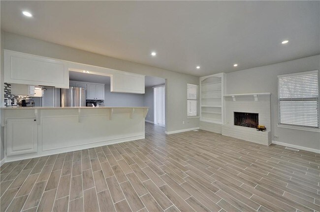 Foto del edificio - 206 NONE WOODBRIDGE Cir