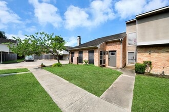 Building Photo - 7877 Kendalia Dr