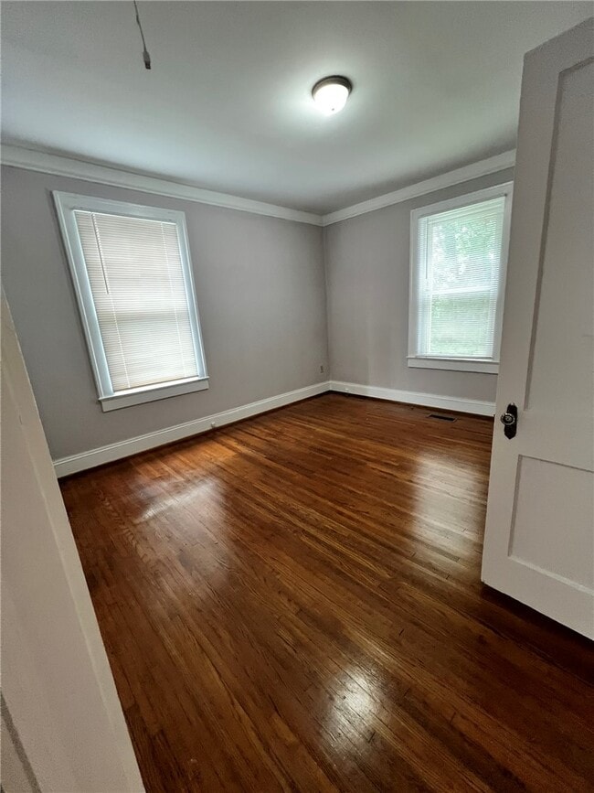 Building Photo - 514 Creswell Ave