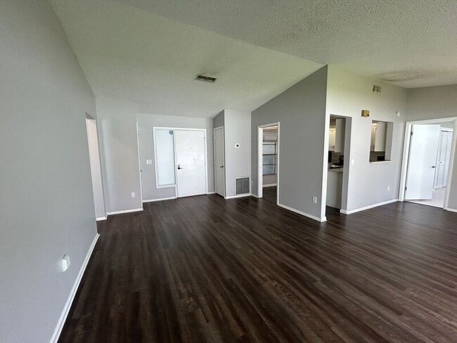 Building Photo - 7516 S Sanibel Cir