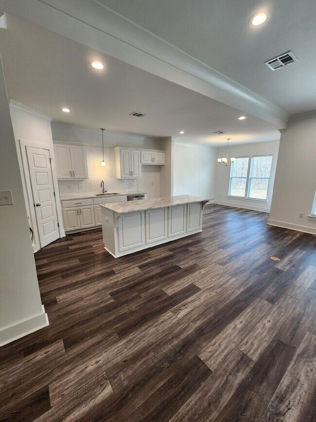 Building Photo - 1507 Creek Dr