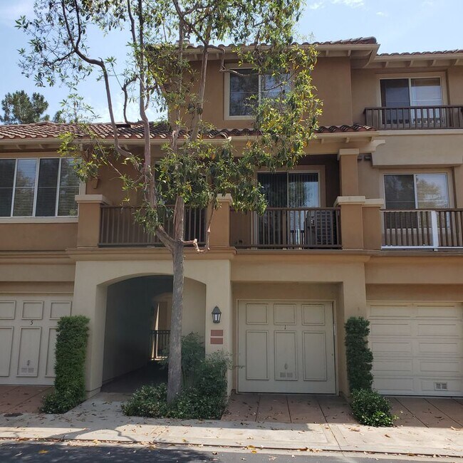 Building Photo - 2676 Dietrich Dr