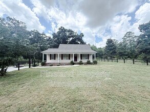 Building Photo - 668 McKenzie Rd