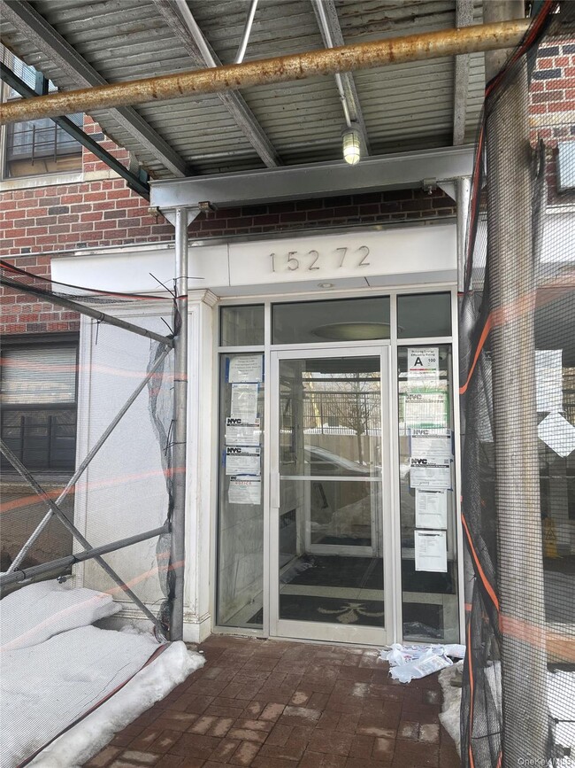 Building Photo - 152-72 Melbourne Ave