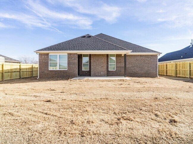 Building Photo - 410 Willow Dr