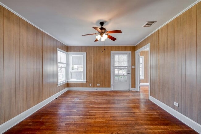 Building Photo - 710 N Ave H