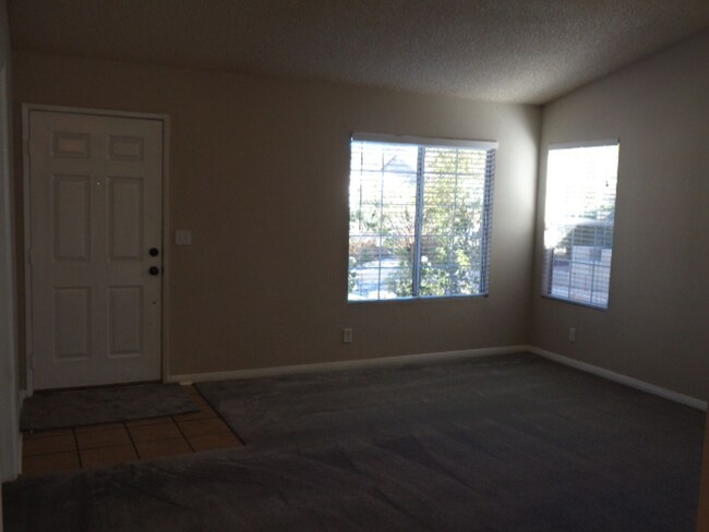 Building Photo - Beautiful One Story Home in Rosamond in Ex...