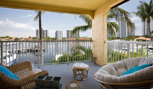 Disfrute del café matutino en su balcón privado. - Waterways Village