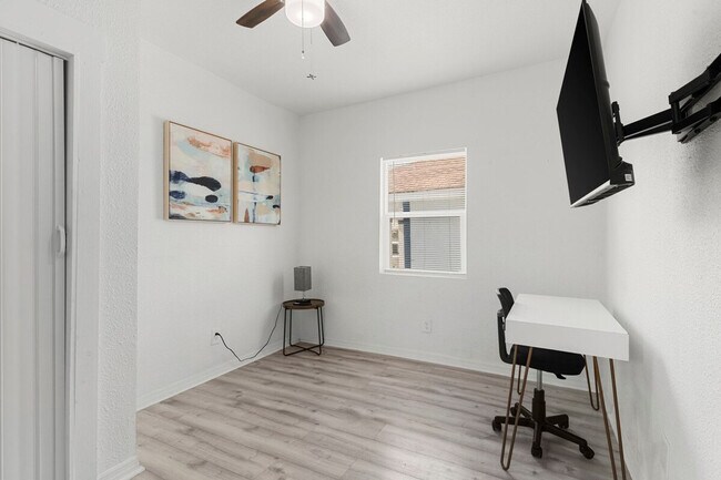 Foto del edificio - 2213 E 18th Ave