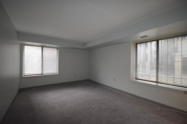 Building Photo - 1243 Beacon St