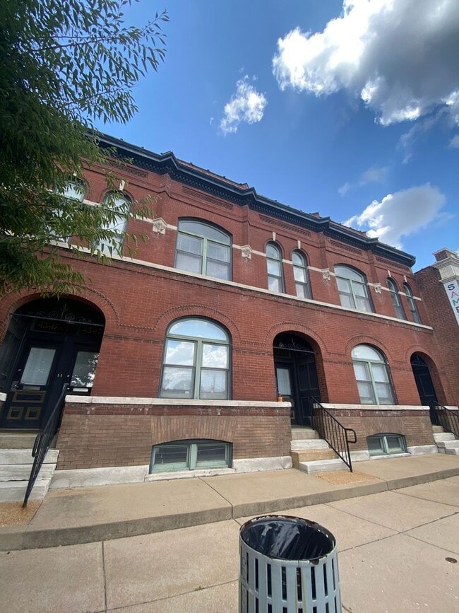 Building Photo - 4351 Manchester Ave Building Photo - 4351 Manchester Ave