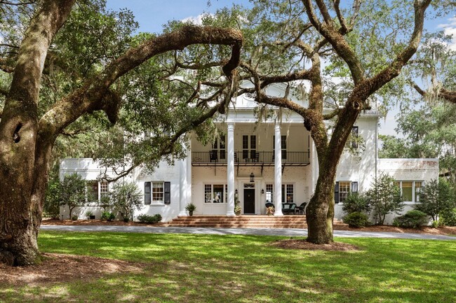 Foto del edificio - Sprawling Furnished Estate Home on the Ash...