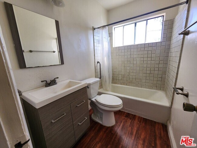 Foto del edificio - 3055 Foothill Blvd