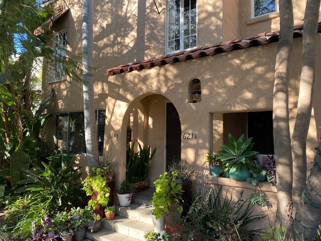 front view - 6213 W 6th St