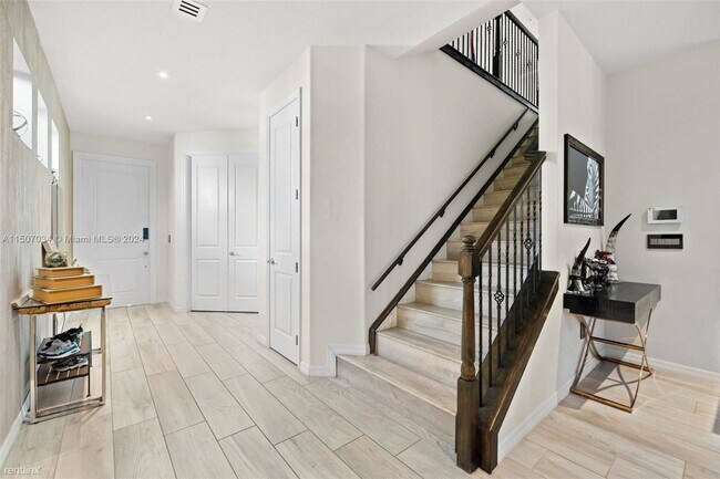 Foto del edificio - 5 br, 3 bath House - 1512 Bursera Ter