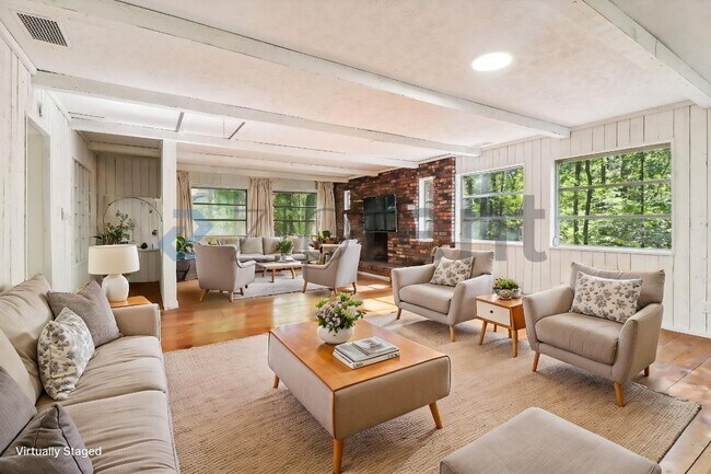 Foto del edificio - 4810 Chapel Hill Rd