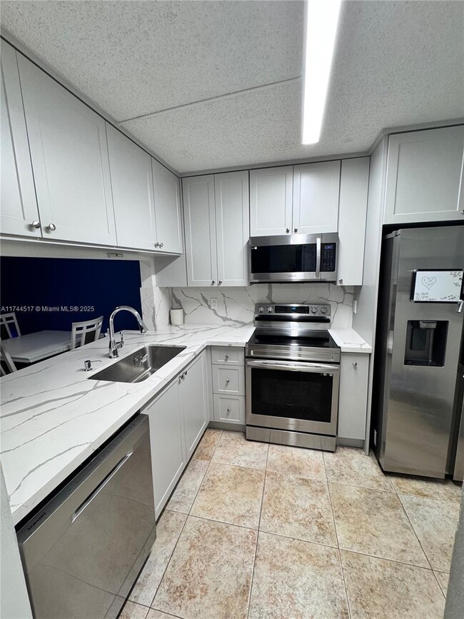 Foto del edificio - 2 bedroom in Pembroke Pines FL 33024