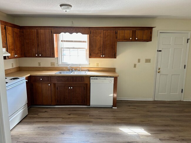 Building Photo - Southport, 2BR/1BA