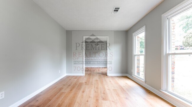 Foto del edificio - 563 Chandler Dr