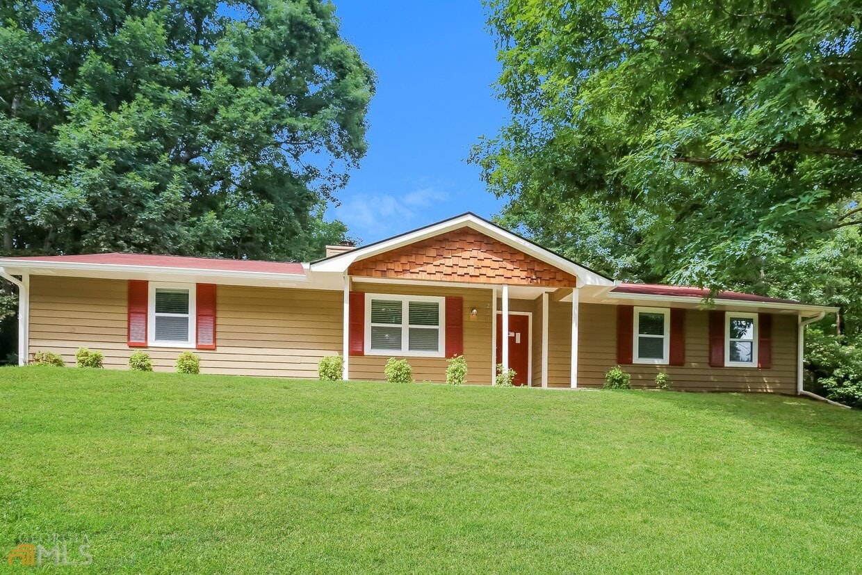 2211 Davis Oaks Ct, Stone Mountain, GA 30087 House Rental in Stone Mountain, GA